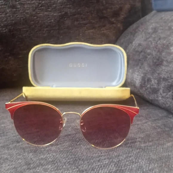 😎 Gucci Cat Eye Sunglasses Red Gold EUC - Picture 2 of 9